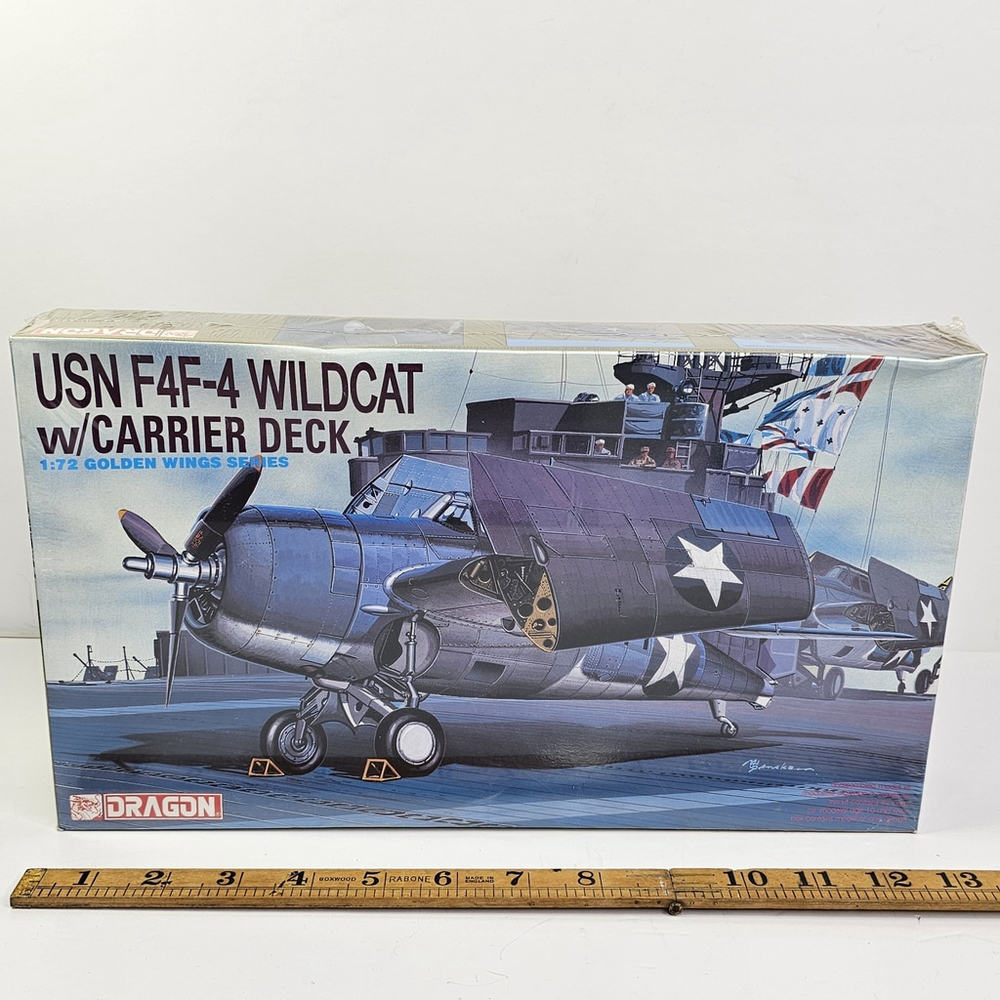 SEALED DRAGON 1/72 USN F4F-4 Wildcat w/Carrier Deck Model Kit 5024-03 New